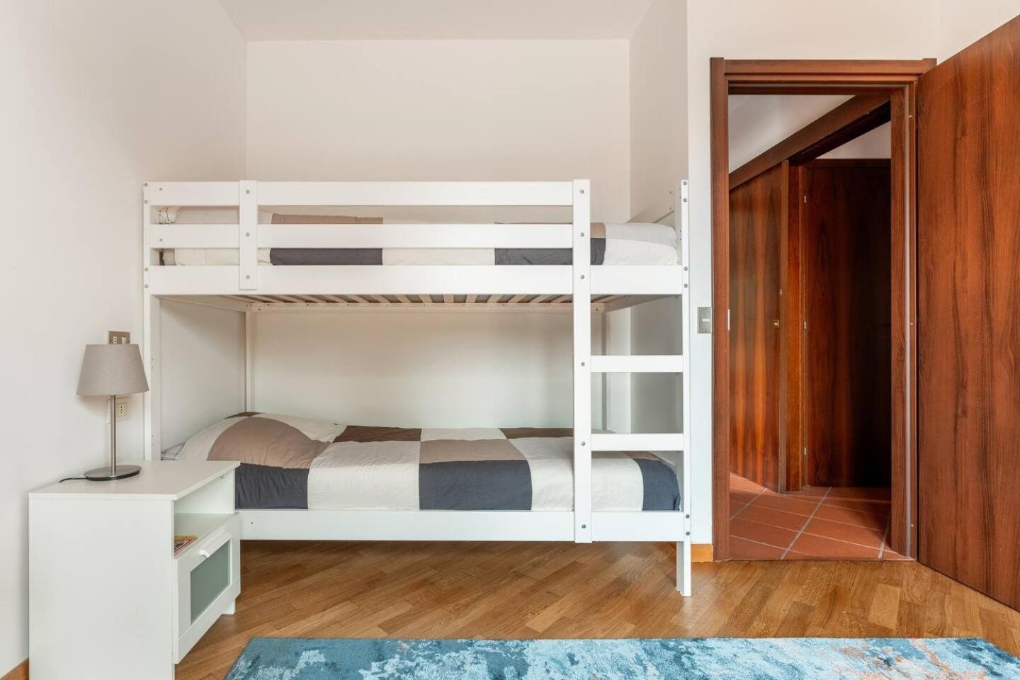 Nave Home Vacation - Entire Apartament Флоренция Екстериор снимка